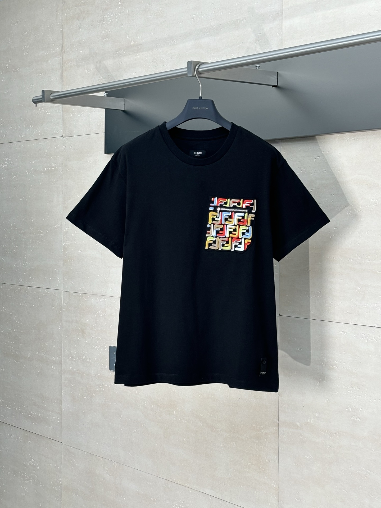 Fendi*/Fendi 25Ss camiseta de manga corta con bolsillo de cremallera y F de colores, comprada original por 7.700, utili…