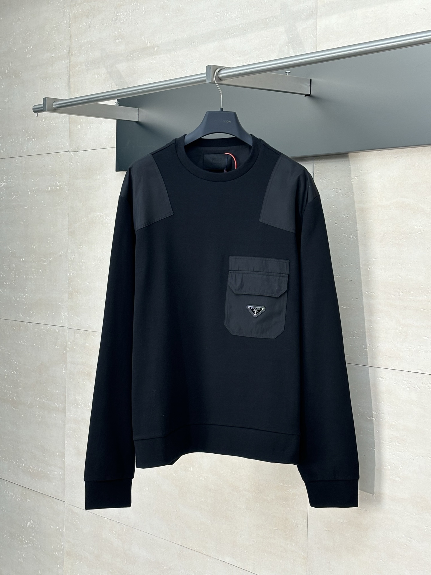 Sudadera de nailon con logo triangular Prada*/Prada 25Fw. Tejido 330 Krandi personalizado de doble cara y tejido de nai…