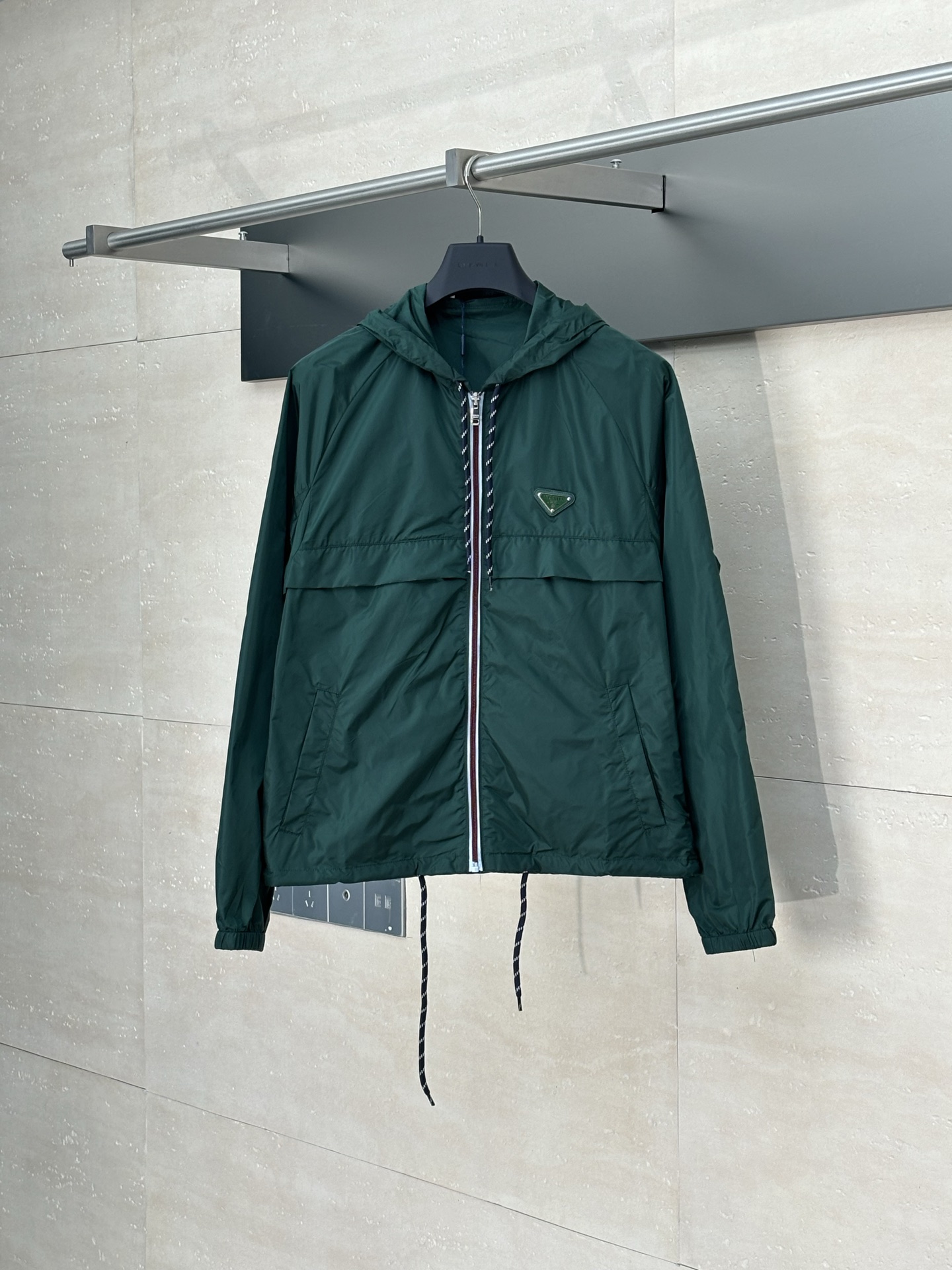 Prada*/Prada 25Fw nueva chaqueta anticorrosión con capucha de nailon regenerado Talla: S/M/L/XL/XXL