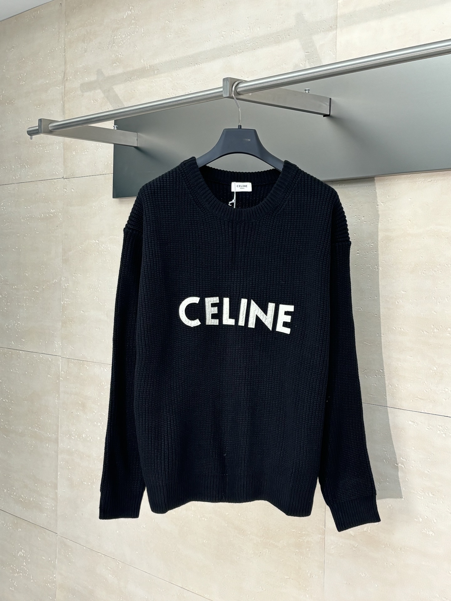 Celine*/Celine Jersey de cuello redondo con parche de la colección 25FW. Comprado originalmente por 10,500, el patrón e…