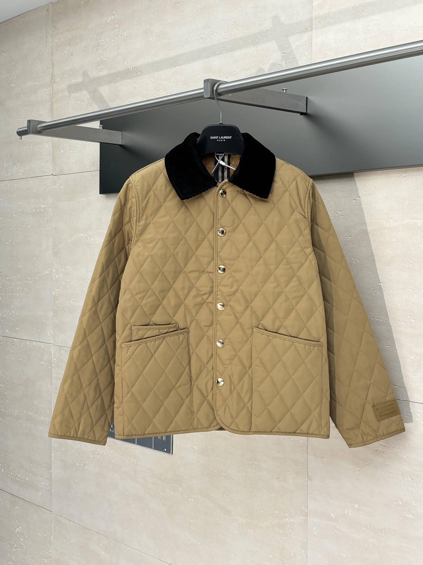 Burberry*/Burberry 25 Nueva chaqueta acolchada retro con cuadros de diamantes. El clásico retro con cuadros de diamante…
