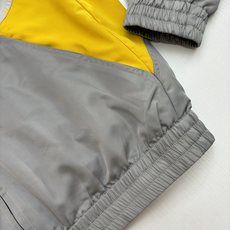 1V/路易 25SS新款尼龙拼接夹克外套采用锦纶面料,摸上去顺滑又挺括,既保证了穿着时的舒适度,又能让外 1V/路易 25SS新款尼龙拼接夹克外套采用锦纶面料,摸上去顺滑又挺括,既保证了穿着时的舒适度,又能让外