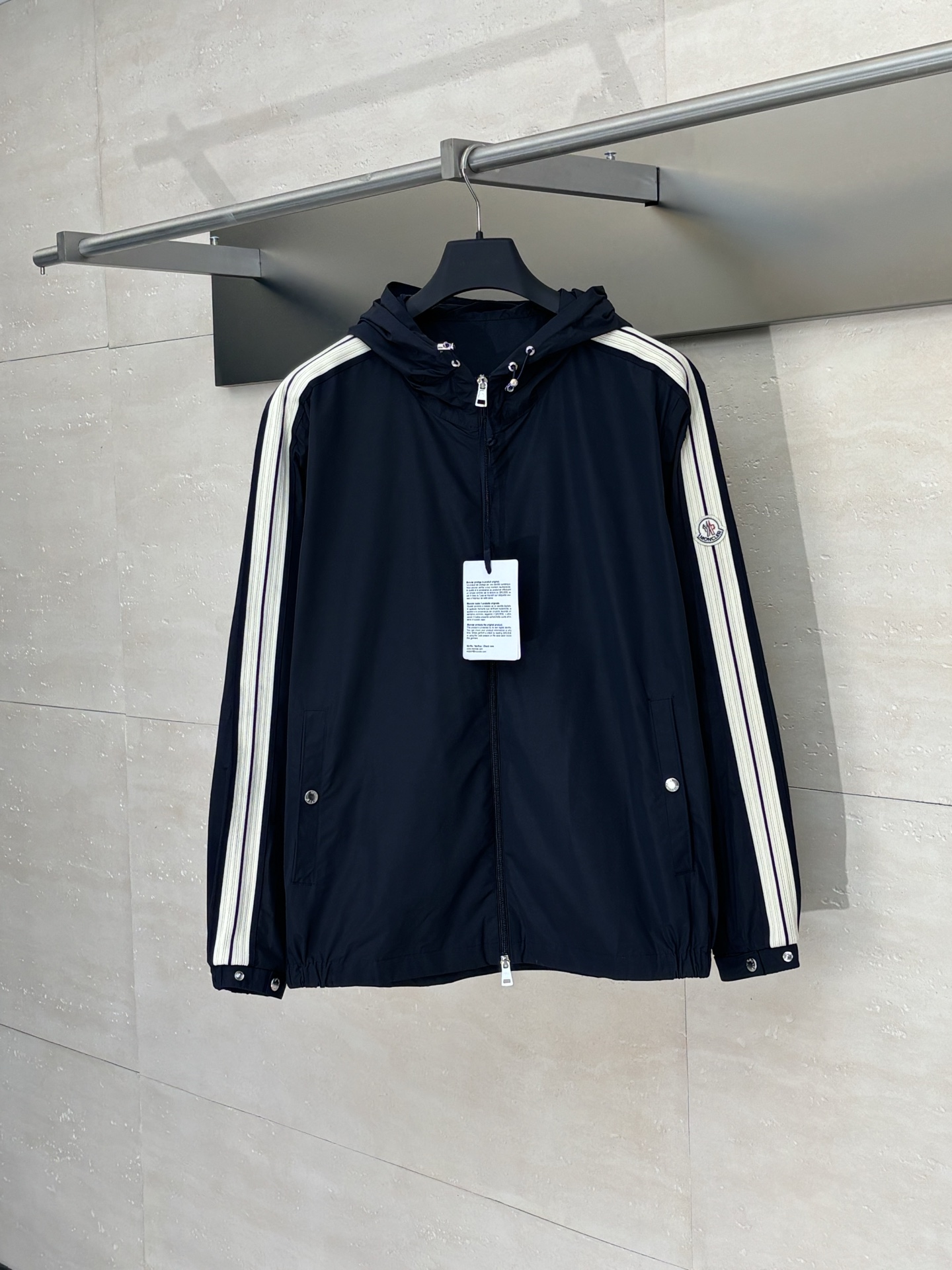 Monce*/蒙口 25 otoño/invierno nueva chaqueta con capucha y cinta lateral de manga, herrajes personalizados totalmente imp…