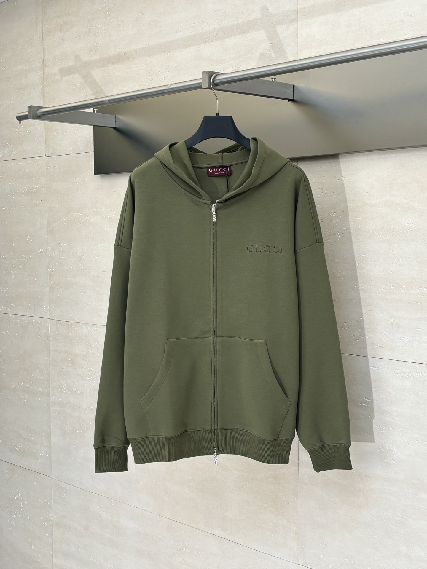 Gucc*/古驰 sudadera con capucha y cremallera de algodón espacial con bordado de eslogan pequeño, mismo modelo que Xie Tin…