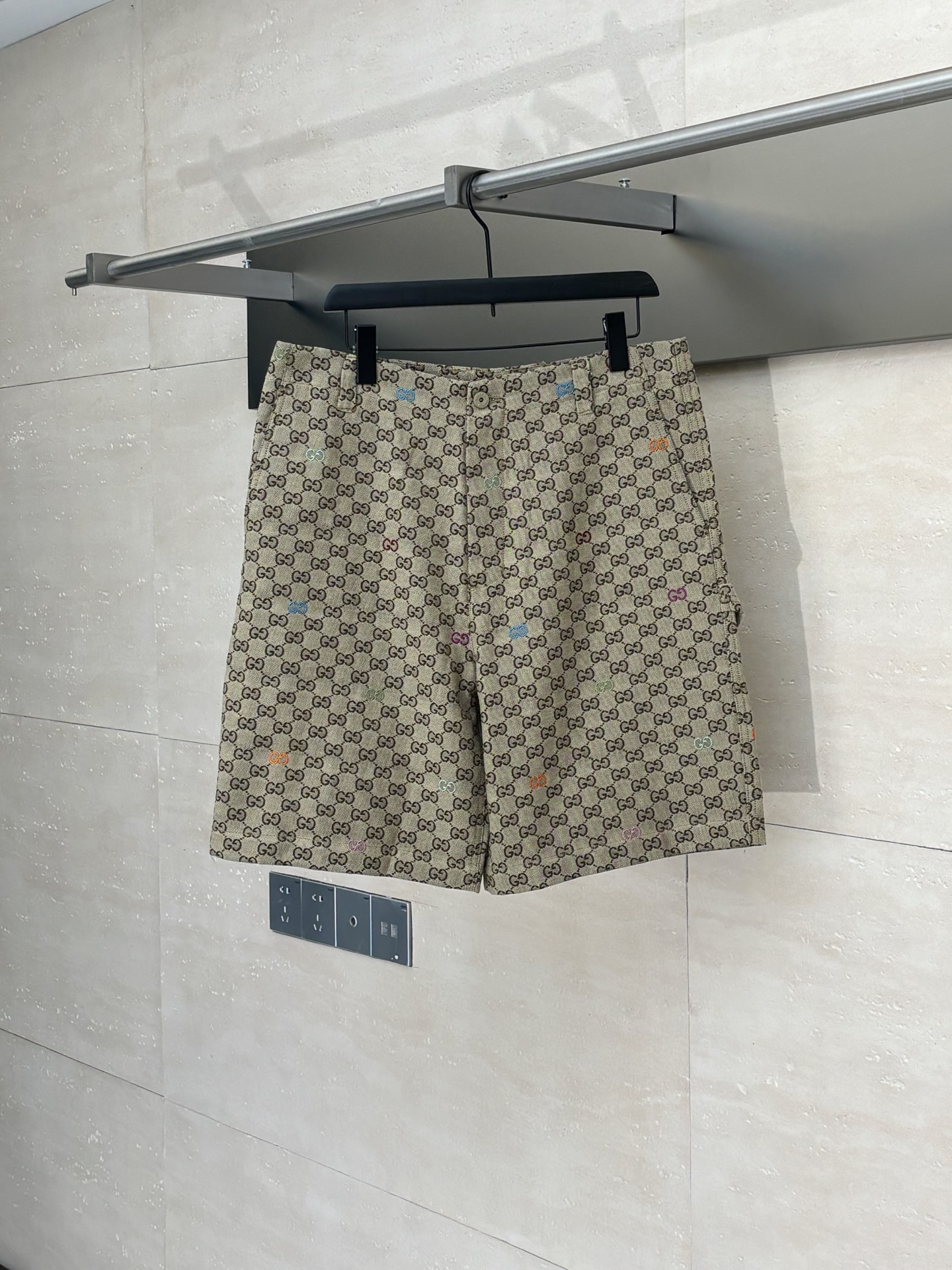 Gucc*/古驰 25SS Pantalones cortos de lona GG con estampado de flores, la colección de principios de otoño integra textura…