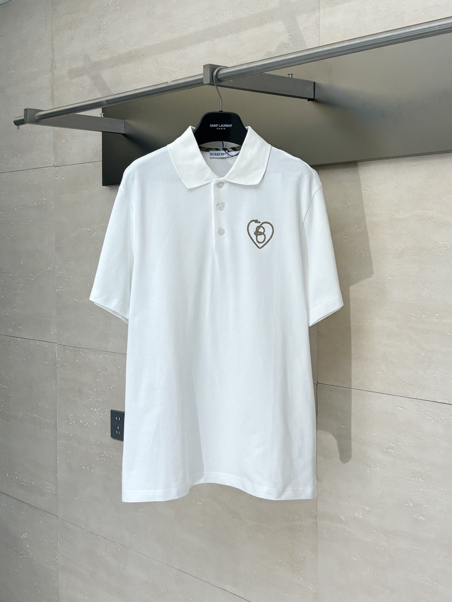 NO:529576,Burberr*/Burberry 25SS Spring and Summer New BBR Chinese Valentine's Limited Hemp Rope Love Embroidered Short Sleeve Polo Shirt SizeS/M/L/XL, burberry, burberry, T-shirt, alexander wang19860909Burberr*/巴宝莉 25SS春夏新款BBR七夕限定麻绳爱心刺绣短袖Polo衫 SizeS/M/L/XL,,burberry,burberry,T-shirt,alexander wang,Men's clothing