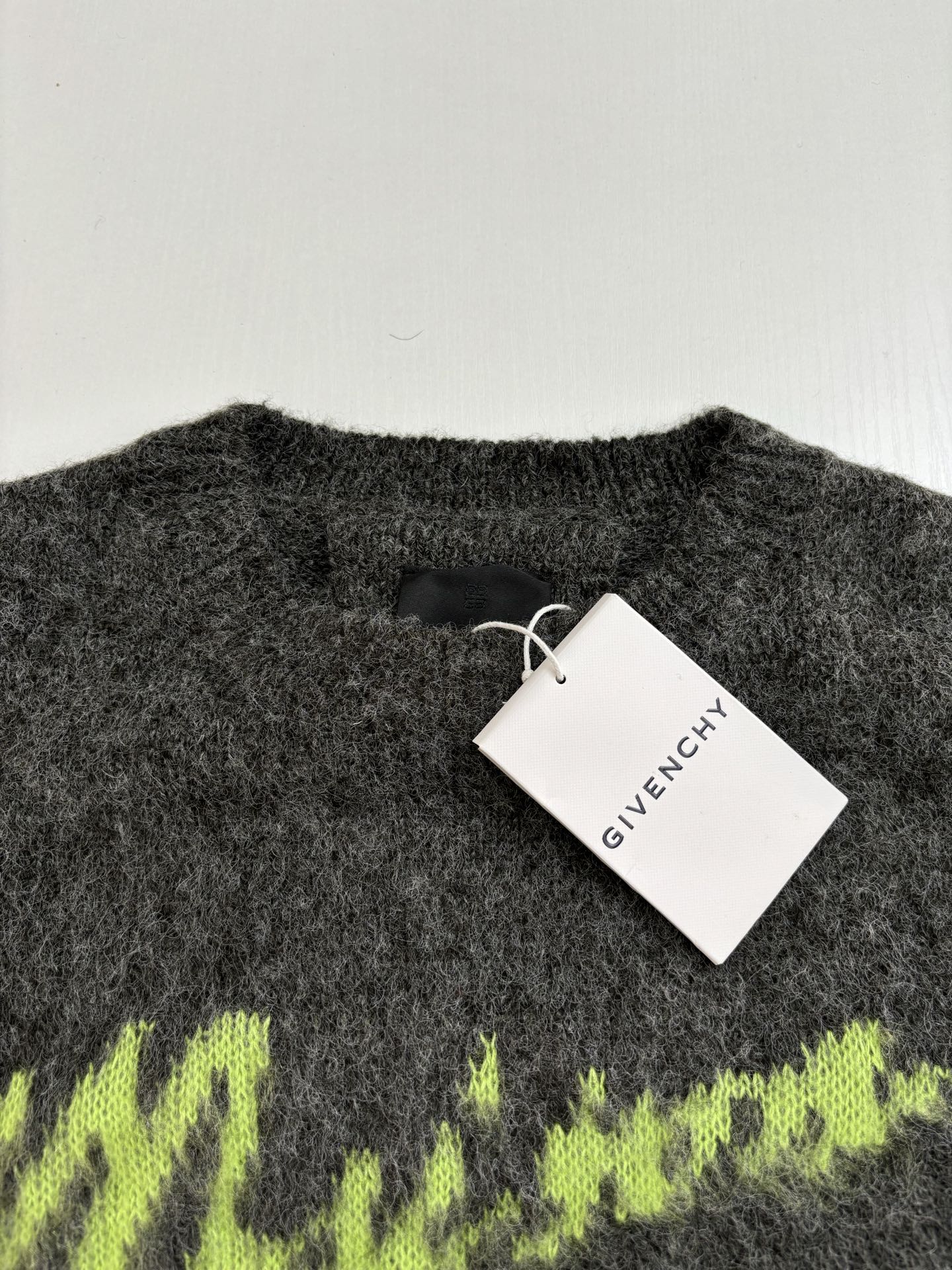 Givenchy 24FW Signature Mohair Crew Neck Sweater - Soft, Warm, and Stylish 5 i1752999590916 5908 0 3