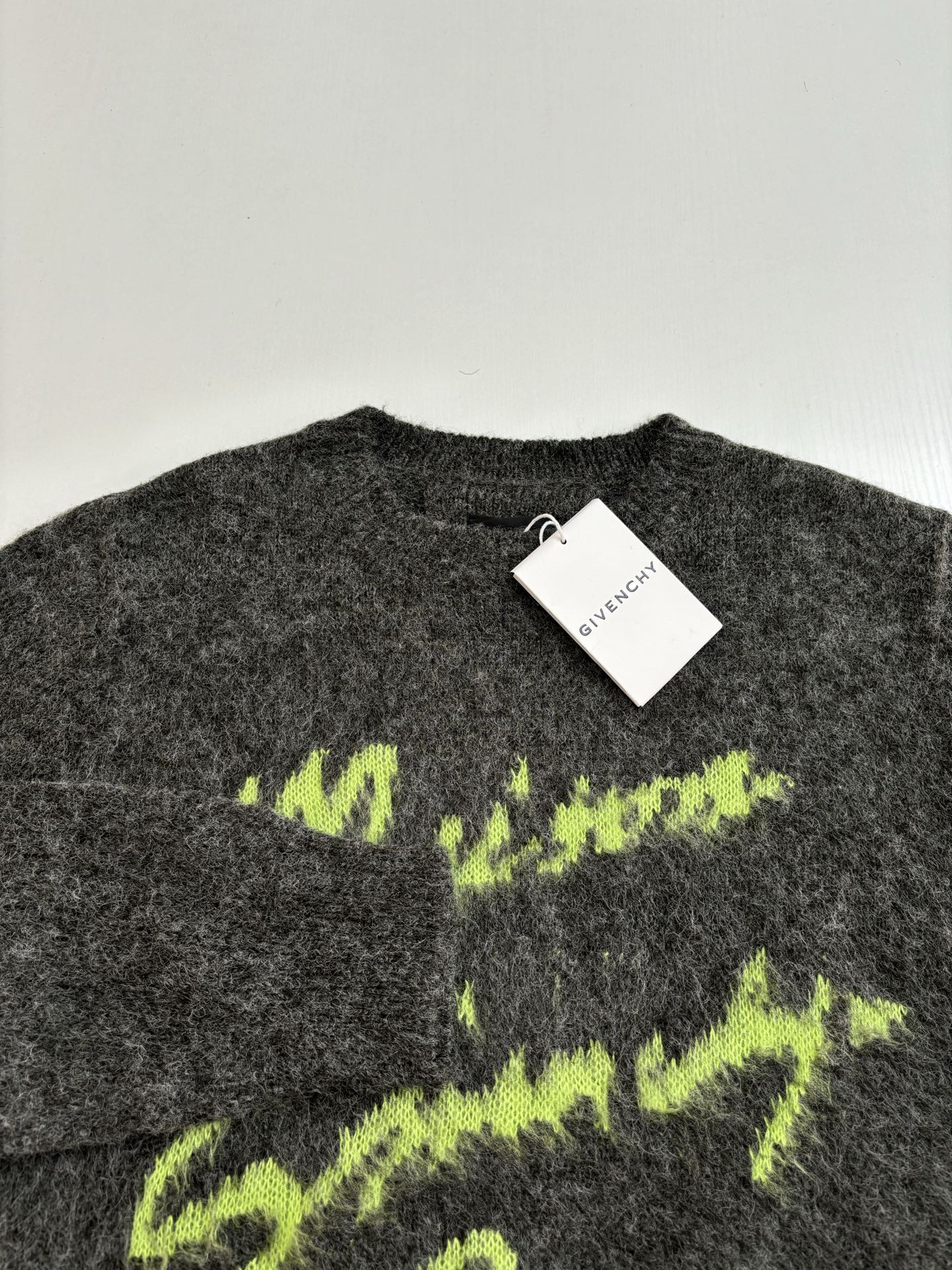 Givenchy 24FW Signature Mohair Crew Neck Sweater - Soft, Warm, and Stylish 4 i1752999590917 8947 0 2