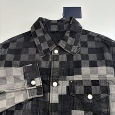 1V/路易 黑色棋盘格马赛克牛仔外套原样开发渐变马赛克格子面料 牛仔上字母提花还原 珍珠五金镭射刻字lo 1V/路易 黑色棋盘格马赛克牛仔外套原样开发渐变马赛克格子面料 牛仔上字母提花还原 珍珠五金镭射刻字lo