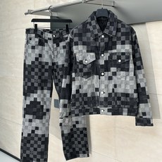 1V/路易 黑色棋盘格马赛克牛仔外套原样开发渐变马赛克格子面料 牛仔上字母提花还原 珍珠五金镭射刻字lo 1V/路易 黑色棋盘格马赛克牛仔外套原样开发渐变马赛克格子面料 牛仔上字母提花还原 珍珠五金镭射刻字lo