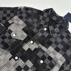 1V/路易 黑色棋盘格马赛克牛仔外套原样开发渐变马赛克格子面料 牛仔上字母提花还原 珍珠五金镭射刻字lo 1V/路易 黑色棋盘格马赛克牛仔外套原样开发渐变马赛克格子面料 牛仔上字母提花还原 珍珠五金镭射刻字lo