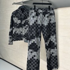 1V/路易 黑色棋盘格马赛克牛仔裤原样开发渐变马赛克格子面料 牛仔上字母提花还原 珍珠五金镭射刻字log 1V/路易 黑色棋盘格马赛克牛仔裤原样开发渐变马赛克格子面料 牛仔上字母提花还原 珍珠五金镭射刻字log
