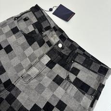 1V/路易 黑色棋盘格马赛克牛仔裤原样开发渐变马赛克格子面料 牛仔上字母提花还原 珍珠五金镭射刻字log 1V/路易 黑色棋盘格马赛克牛仔裤原样开发渐变马赛克格子面料 牛仔上字母提花还原 珍珠五金镭射刻字log