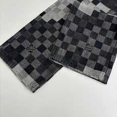 1V/路易 黑色棋盘格马赛克牛仔裤原样开发渐变马赛克格子面料 牛仔上字母提花还原 珍珠五金镭射刻字log 1V/路易 黑色棋盘格马赛克牛仔裤原样开发渐变马赛克格子面料 牛仔上字母提花还原 珍珠五金镭射刻字log