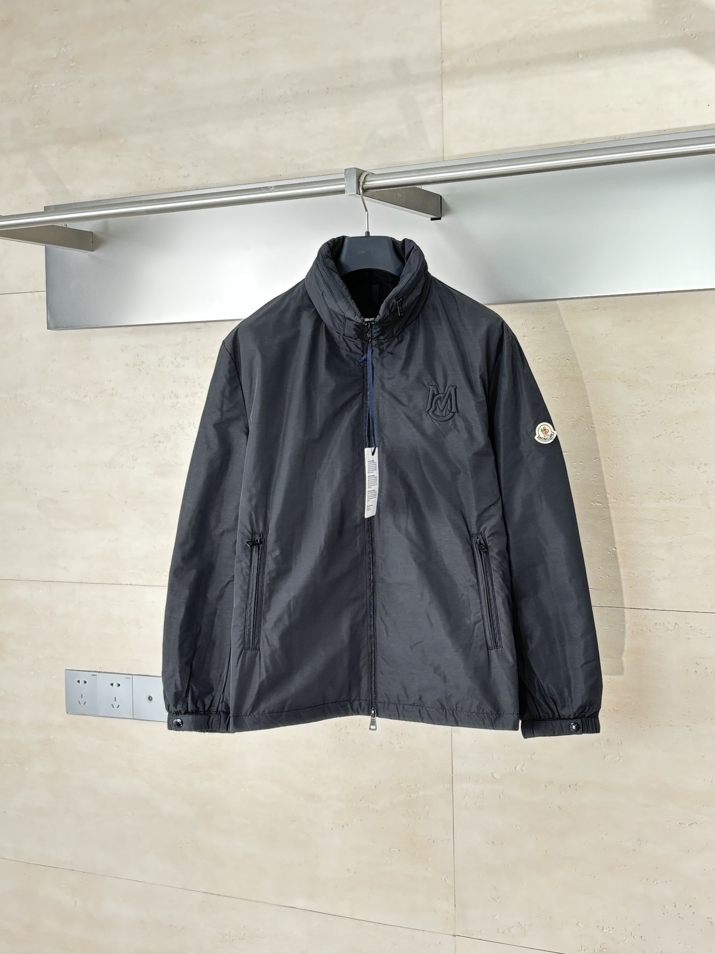 NO:526004,Moncle*/Painted Fall and Winter New Cat Ear Embroidered Logo Thin Cotton Nylon Jacket SizeS/M/L/XL/XXL,,Moncler, jackets & coats,jackets & coats,alexander wang19860909Moncle*/蒙口 秋冬新款猫耳朵刺绣徽标薄棉尼龙夹克外套 SizeS/M/L/XL/XXL,,Moncler,jackets & coats,jackets & coats,alexander wang,Men's clothing