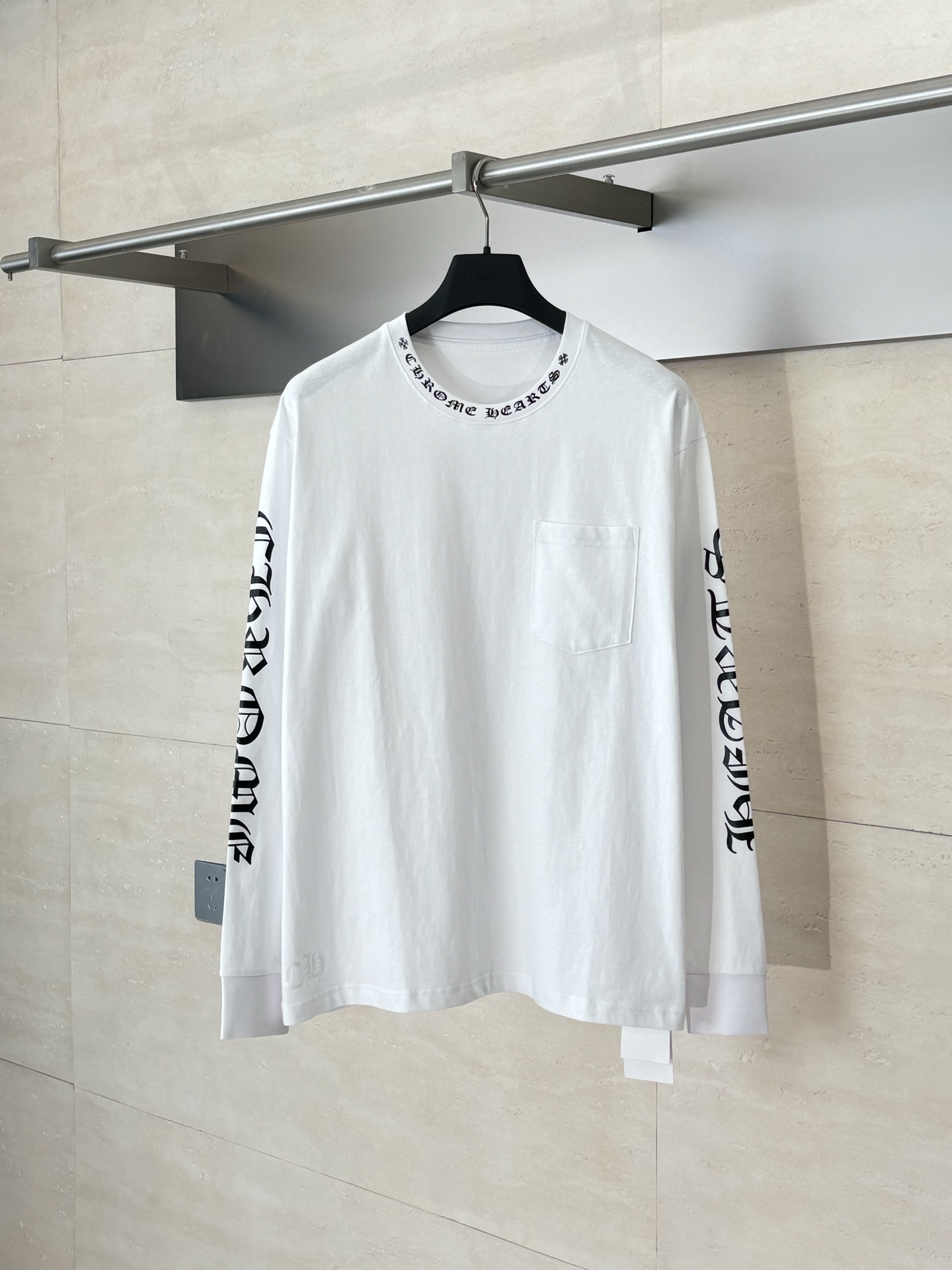 NO:530351,Chrome Heart*/Croxin Sanskrit neckline letter printed long-sleeved T-shirt SizeS/M/L,,chrome hearts,chrome hearts,tees, t-shirt,alexander wang19860909Chrome Heart*/克罗心 梵文领口字母印花长袖T恤 SizeS/M/L,,chrome hearts,chrome hearts,tees，t-shirt,alexander wang,Men's clothing