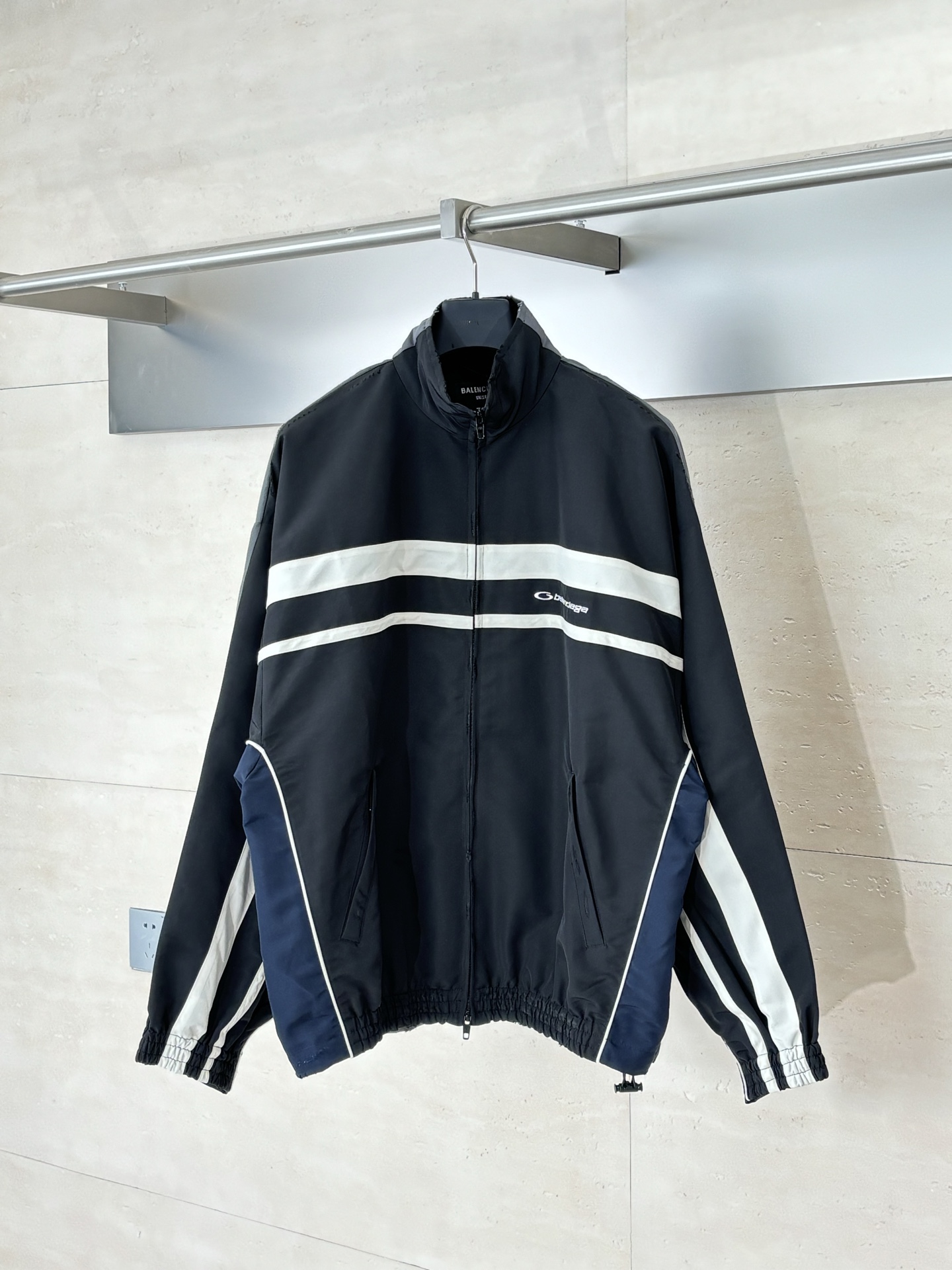 NO:529510,Balenciag*/Paris Blcg Logo Embroidery Contrast Color Stitching Zipper Jacket SizeS/M/L,,balenciaga,jackets & coats,alexander wang19860909Balenciag*/巴黎Blcg 徽标刺绣撞色拼接拉链外套 SizeS/M/L,,balenciaga,jackets & coats,alexander wang,Men's clothing