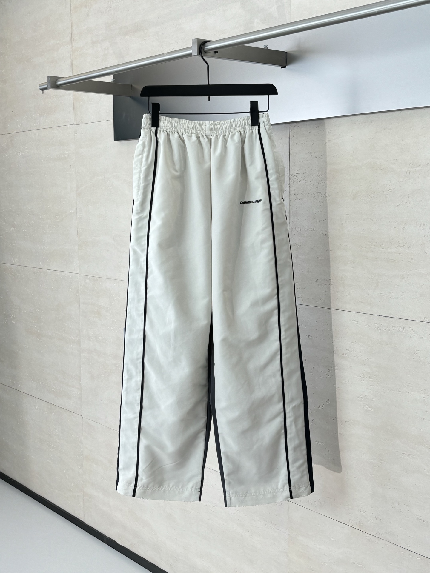 NO:529513,Balenciag*/Paris Blcg letter logo embroidery contrast spliced ​​nylon trousers SizeS/M/L,,balenciaga,alexander wang19860909Balenciag*/巴黎Blcg 字母标识刺绣撞色拼接尼龙长裤 SizeS/M/L,,balenciaga,alexander wang,Men's clothing