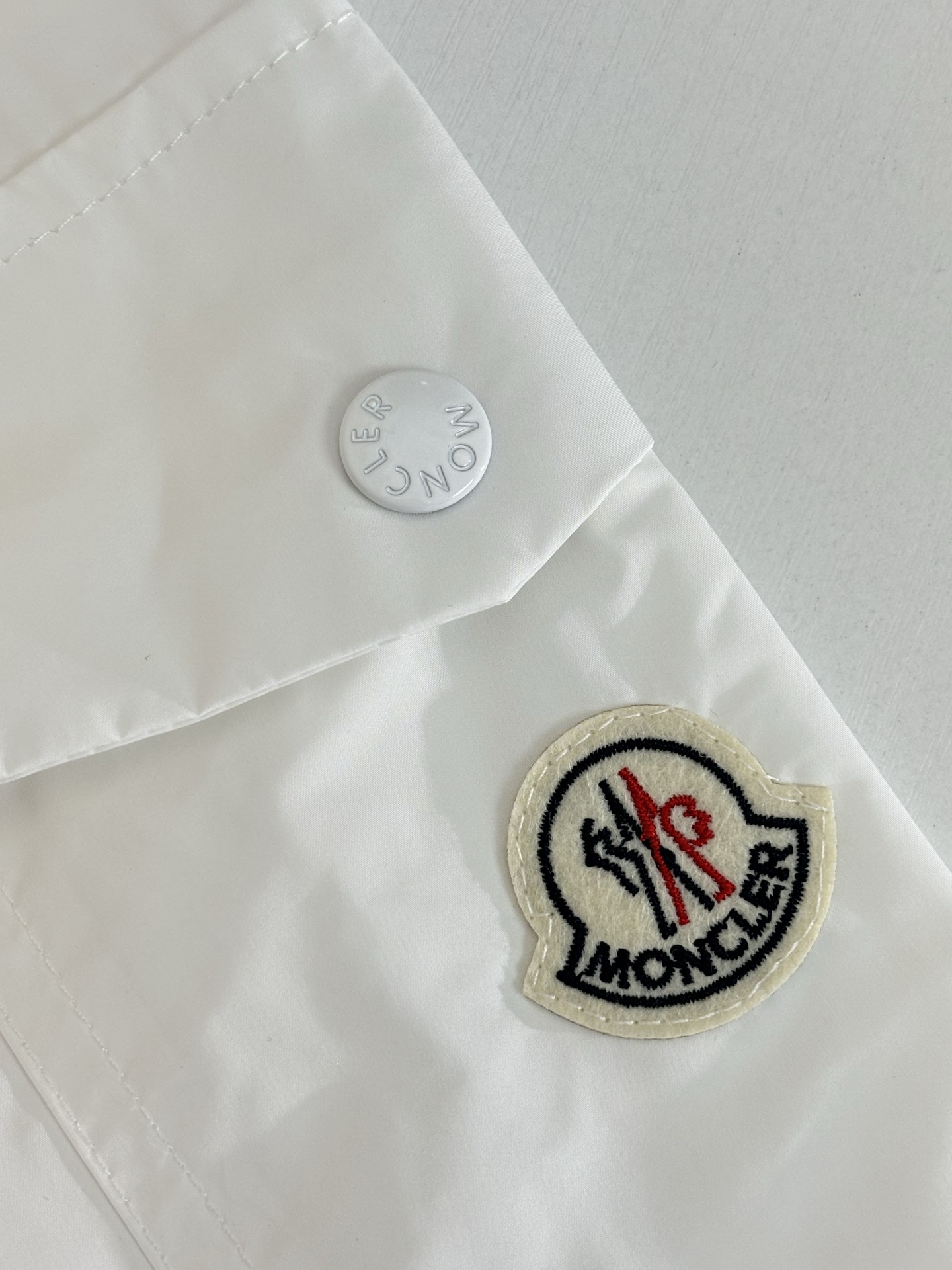 Moncler*/蒙口 25Fw新款连帽抽绳防晒外套 Size：S/M/L/XL/XXL