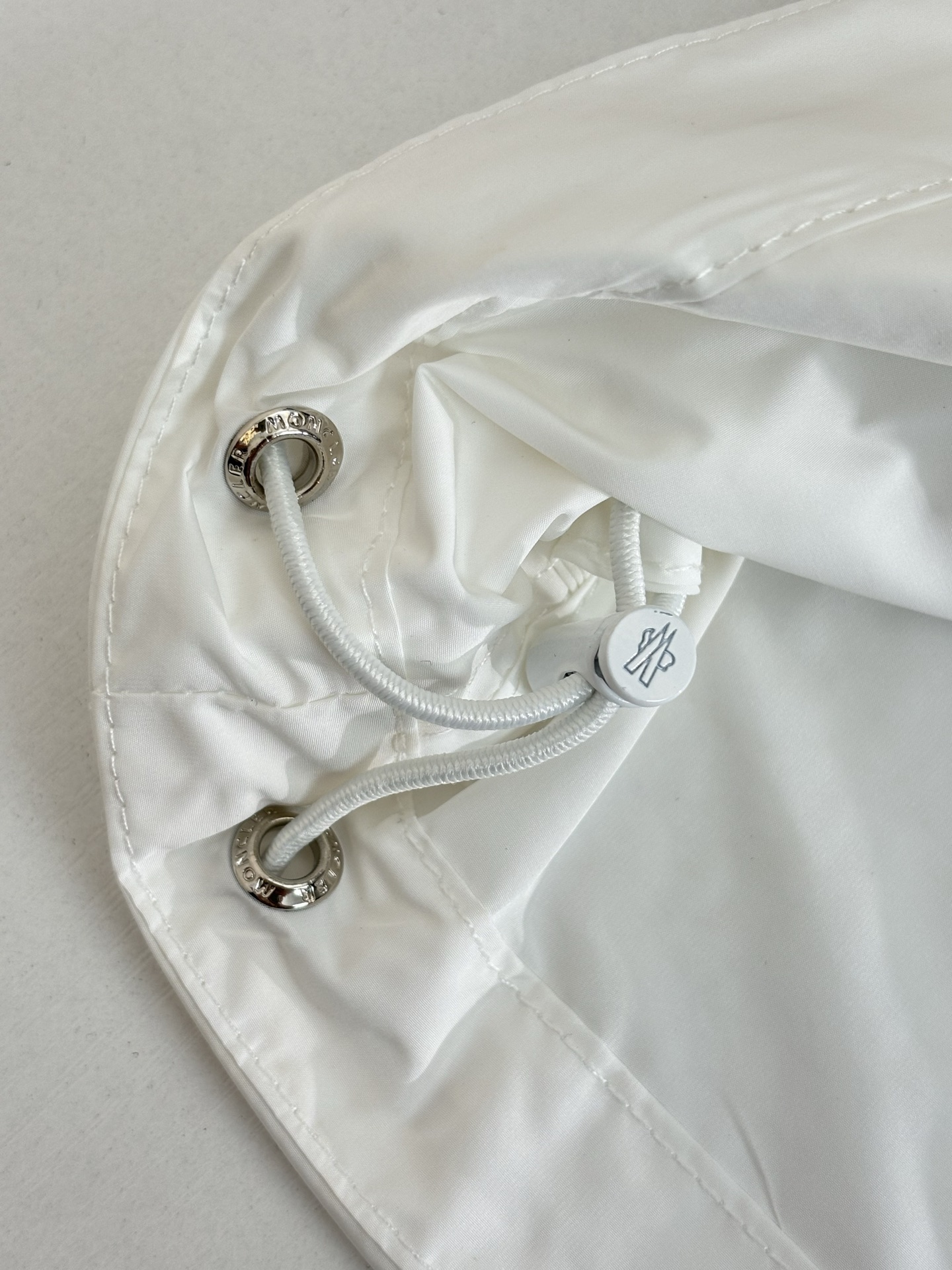 Moncler*/蒙口 25Fw新款连帽抽绳防晒外套 Size：S/M/L/XL/XXL