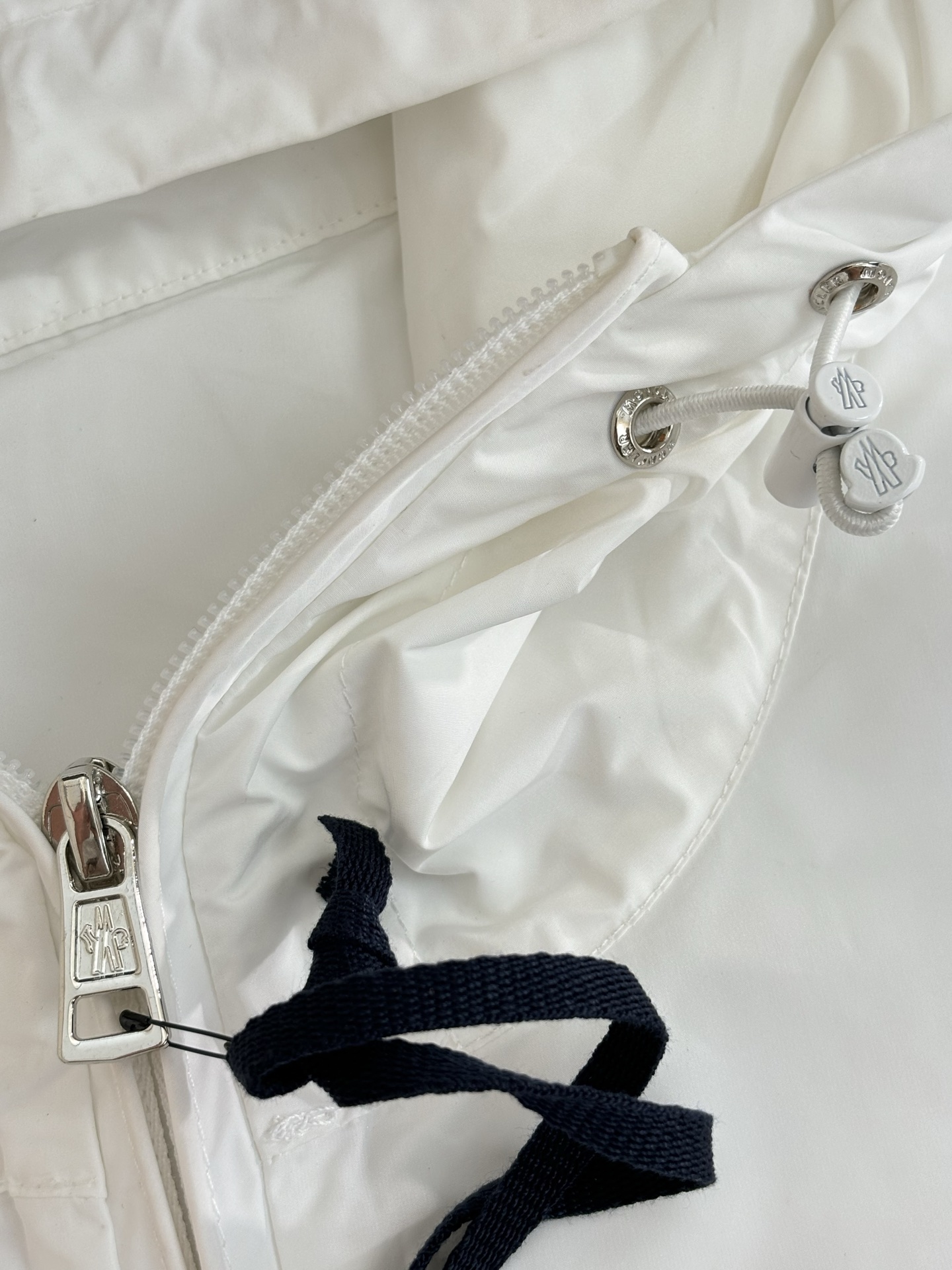 Moncler*/蒙口 25Fw新款连帽抽绳防晒外套 Size：S/M/L/XL/XXL