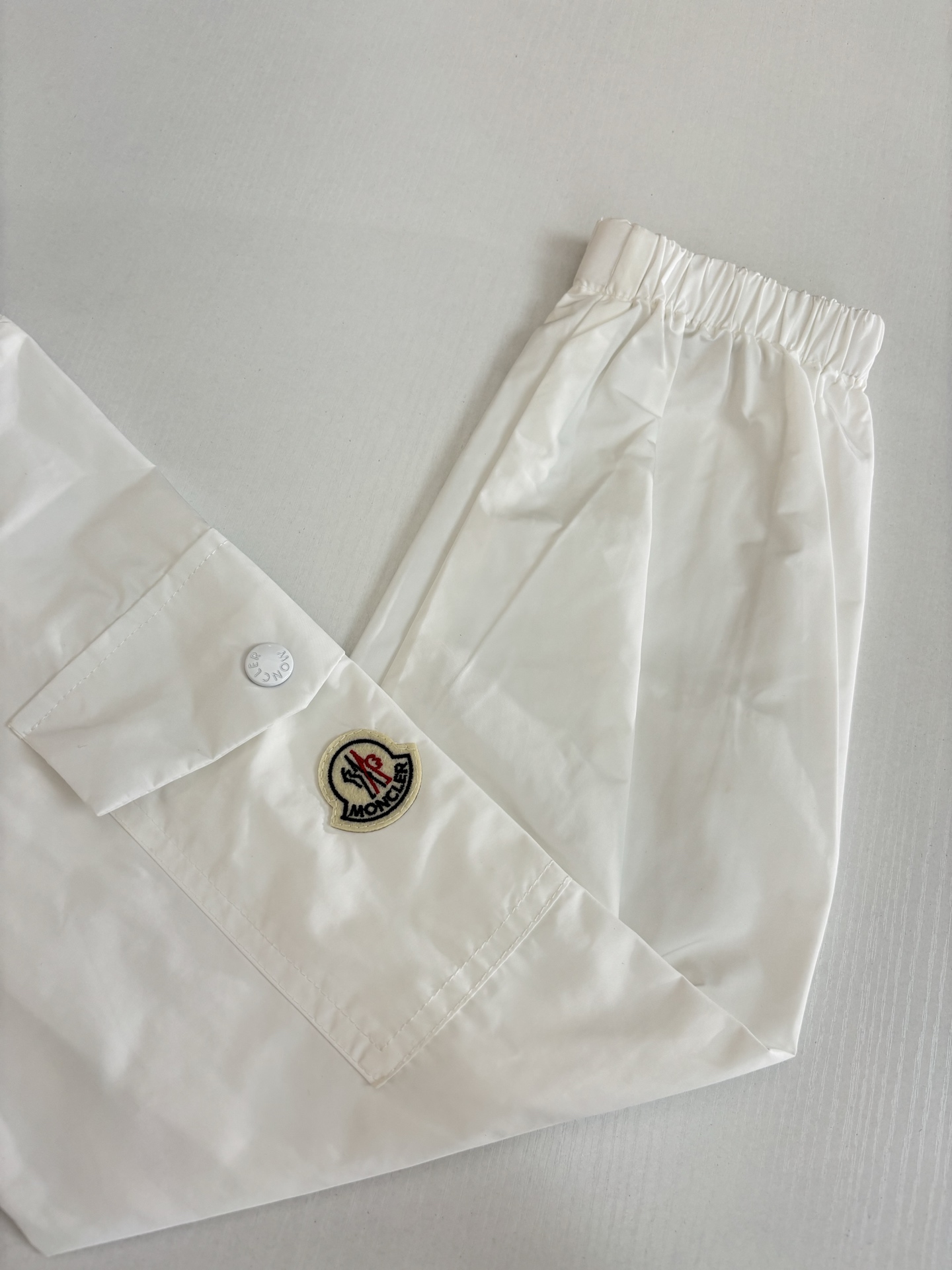 Moncler*/蒙口 25Fw新款连帽抽绳防晒外套 Size：S/M/L/XL/XXL