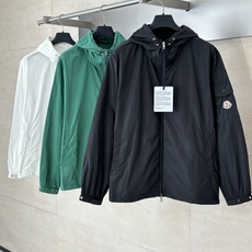 Moncler*/蒙口 25Fw新款连帽抽绳防晒外套 Size:S/M/L/XL/XXL Moncler*/蒙口 25Fw新款连帽抽绳防晒外套 Size:S/M/L/XL/XXL