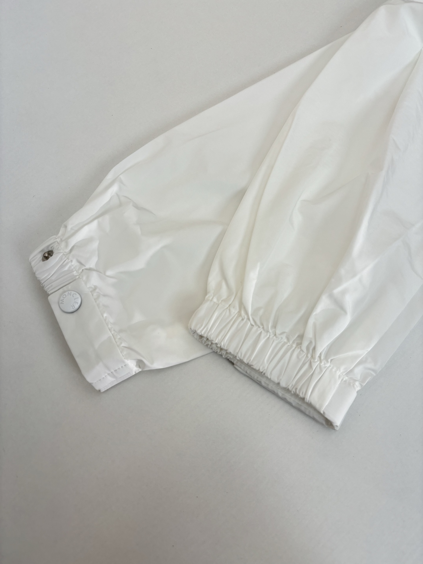 Moncler*/蒙口 25Fw新款连帽抽绳防晒外套 Size：S/M/L/XL/XXL