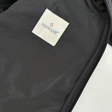 Moncler*/蒙口 25Fw新款连帽抽绳防晒外套 Size:S/M/L/XL/XXL Moncler*/蒙口 25Fw新款连帽抽绳防晒外套 Size:S/M/L/XL/XXL
