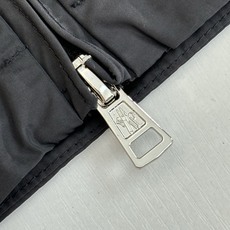 Moncler*/蒙口 25Fw新款连帽抽绳防晒外套 Size:S/M/L/XL/XXL Moncler*/蒙口 25Fw新款连帽抽绳防晒外套 Size:S/M/L/XL/XXL