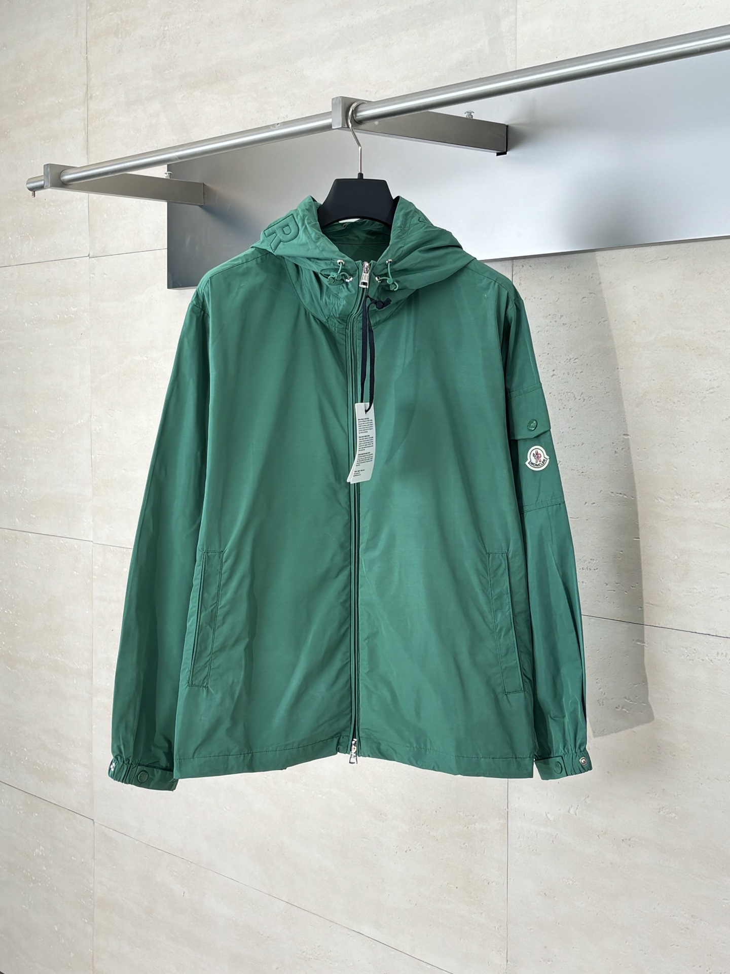 Moncler*/蒙口 25Fw新款连帽抽绳防晒外套 Size：S/M/L/XL/XXL