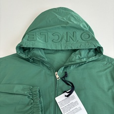 Moncler*/蒙口 25Fw新款连帽抽绳防晒外套 Size:S/M/L/XL/XXL Moncler*/蒙口 25Fw新款连帽抽绳防晒外套 Size:S/M/L/XL/XXL