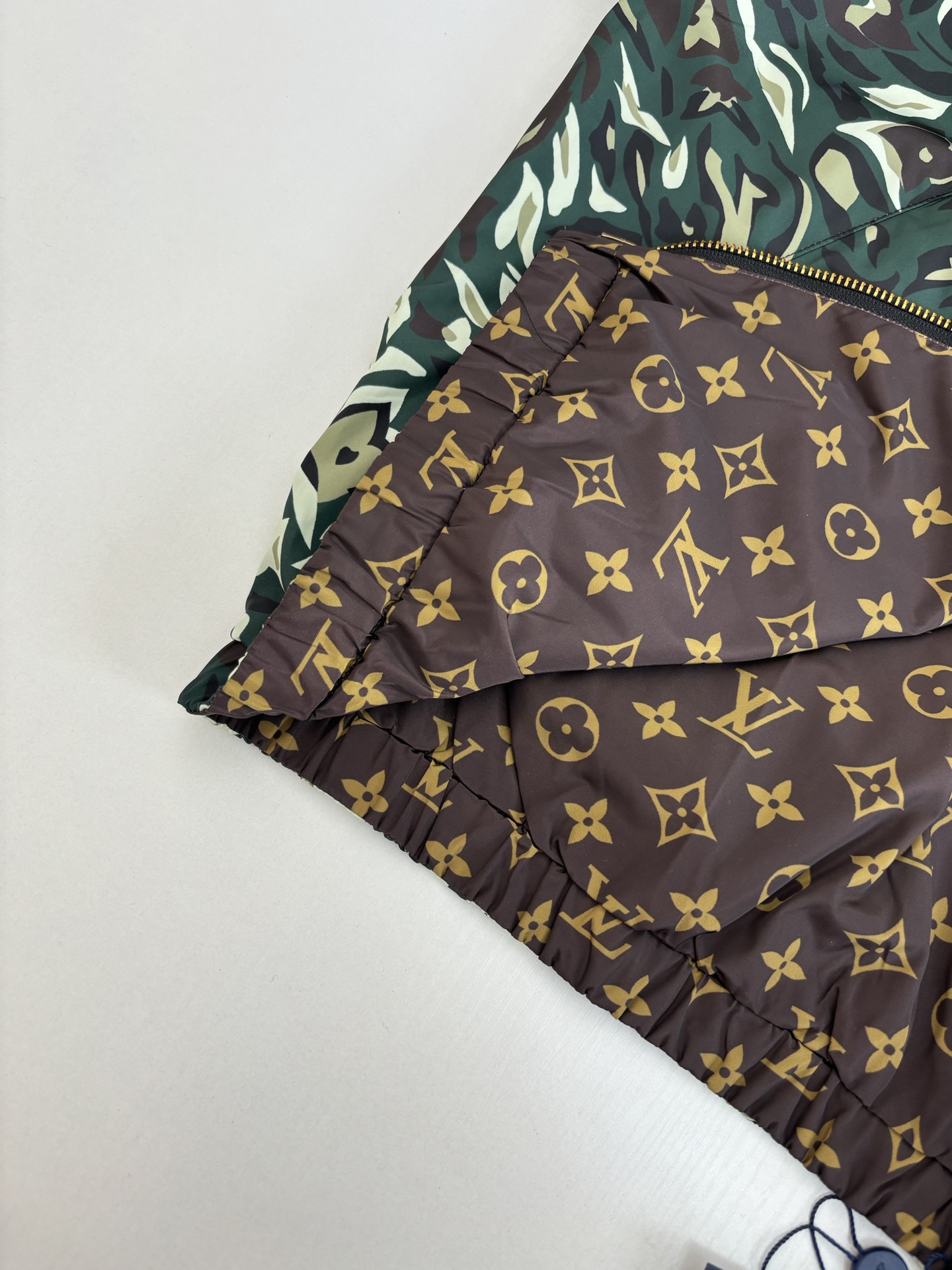 1V/路易 25SS新款nigo菲董联名军绿双面穿夹克外套Size：S/M/L/XL