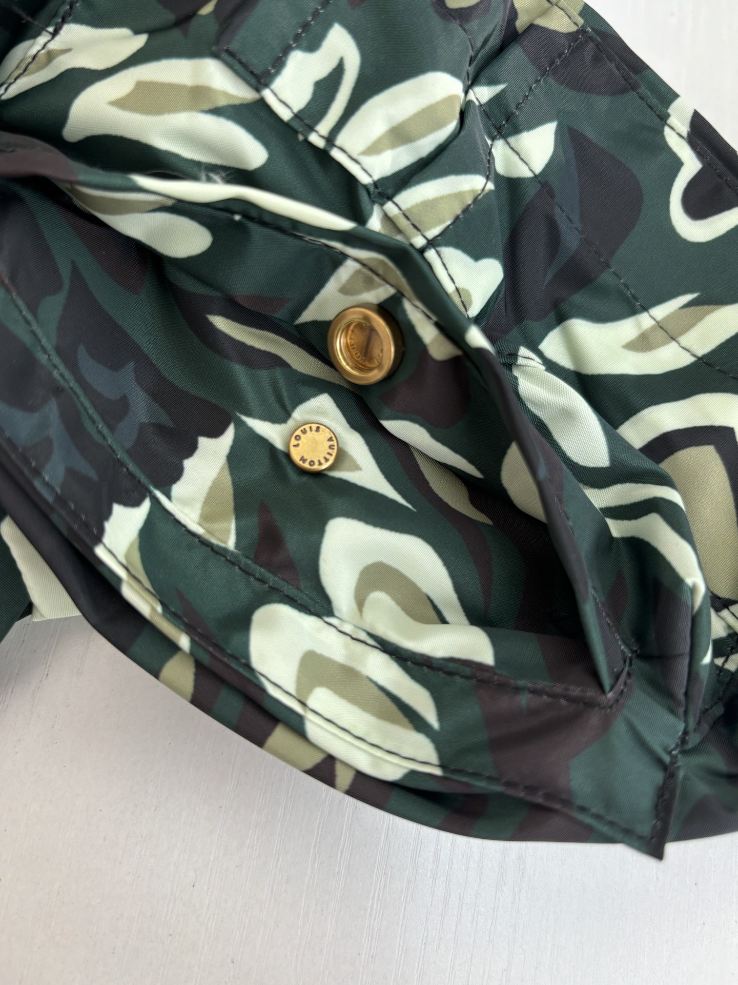 1V/路易 25SS新款nigo菲董联名军绿双面穿夹克外套Size：S/M/L/XL