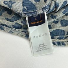 1V/路易 25SS新款水洗波点老花满印工装牛仔夹克出自 Pharrell Williams 与 Nig 1V/路易 25SS新款水洗波点老花满印工装牛仔夹克出自 Pharrell Williams 与 Nig