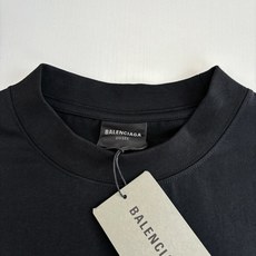 Balenciaga*/巴黎 25Ss新款七夕限定款爱心刺绣后面爱心印花短袖T恤面料采用定织定染全棉双纱 Balenciaga*/巴黎 25Ss新款七夕限定款爱心刺绣后面爱心印花短袖T恤面料采用定织定染全棉双纱