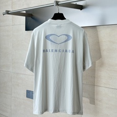 Balenciaga*/巴黎 25Ss新款七夕限定款爱心刺绣后面爱心印花短袖T恤面料采用定织定染全棉双纱 Balenciaga*/巴黎 25Ss新款七夕限定款爱心刺绣后面爱心印花短袖T恤面料采用定织定染全棉双纱