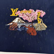 1V*/路易 25Ss新款龙虾刺绣圆领短袖Pharrell Williams 与 Nigo 为 2025 1V*/路易 25Ss新款龙虾刺绣圆领短袖Pharrell Williams 与 Nigo 为 2025