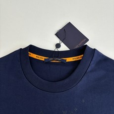 1V*/路易 25Ss新款龙虾刺绣圆领短袖Pharrell Williams 与 Nigo 为 2025 1V*/路易 25Ss新款龙虾刺绣圆领短袖Pharrell Williams 与 Nigo 为 2025