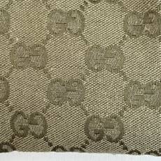 Gucci*/古驰 25FW早秋新款满印提花立领长袖夹克外套 新款夹克以驼色和深棕色帆布匠心打造,通体缀 Gucci*/古驰 25FW早秋新款满印提花立领长袖夹克外套 新款夹克以驼色和深棕色帆布匠心打造,通体缀