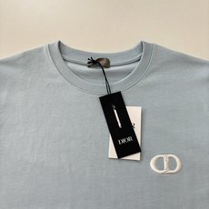 Dio*/迪奥 25Ss新款立体绣短袖T恤面料采用双纱精梳棉紧密纺纱线,克重280g配套对色32s双纱横 Dio*/迪奥 25Ss新款立体绣短袖T恤面料采用双纱精梳棉紧密纺纱线,克重280g配套对色32s双纱横
