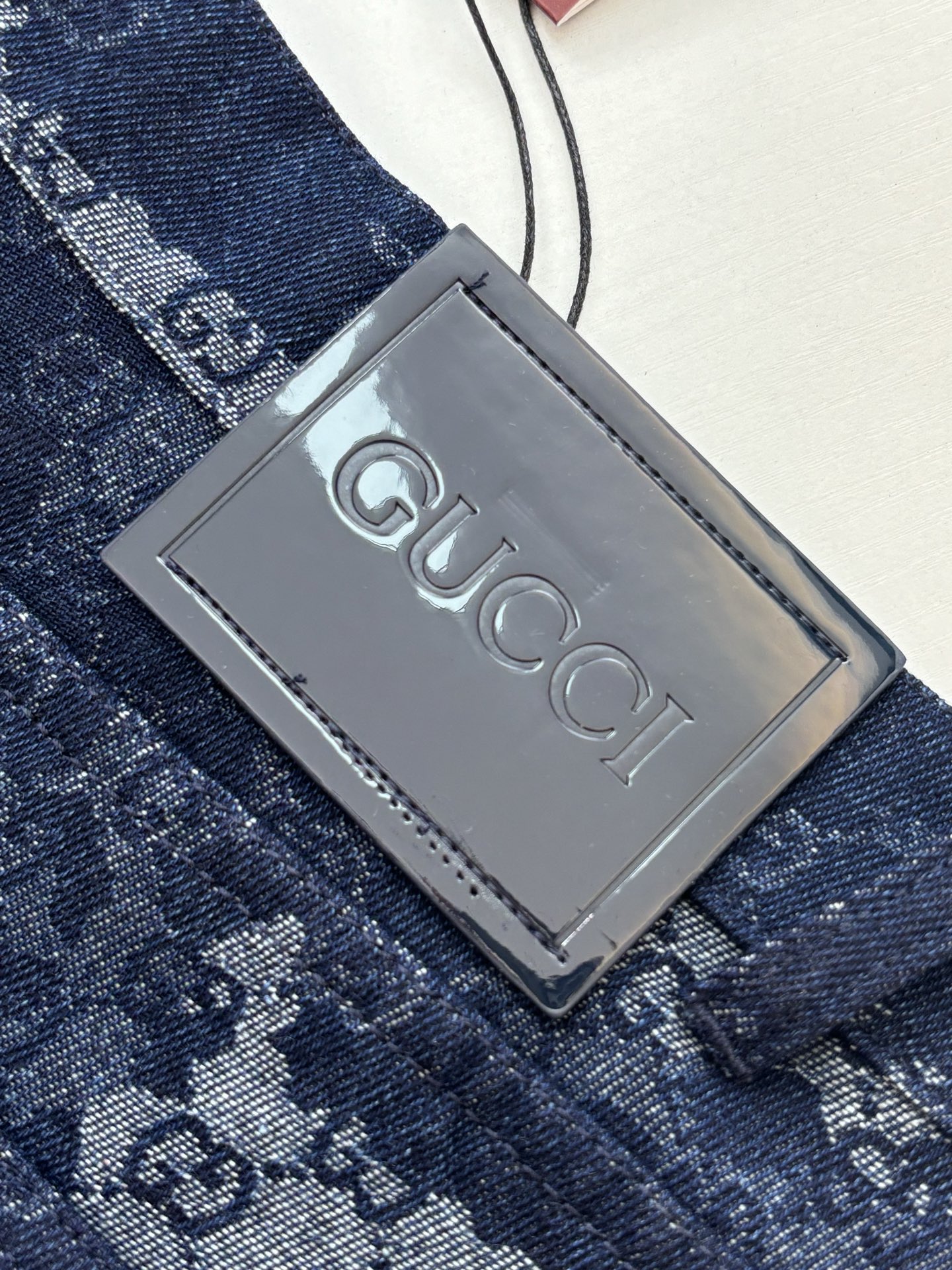 Gucci*/古驰 25Ss新款刺绣牛仔长裤采用定制牛仔面料匠心制作，质感卓越，舒适柔软，亲肤透气，胸口
