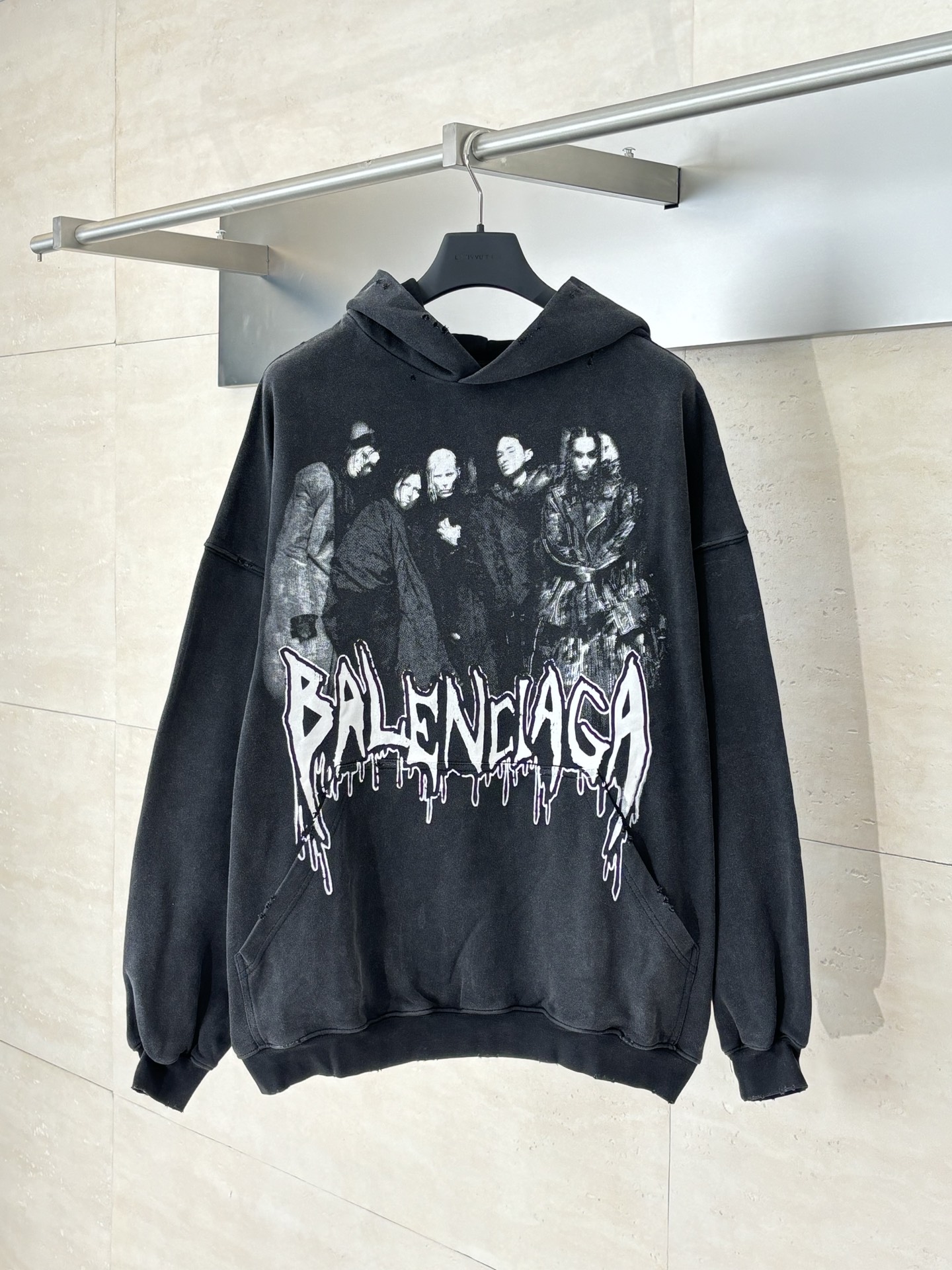 NO:529566,Balenciag*/Paris Blcg Band Multi-Portrait Print Hoodie 800 Mesh Ultra-fine Dot Screen Film Print The letters below are straight cracked glue printing, laundry washing and salt stir-frying process, the whole body is mist white, positioned and cut, can be matched with the same style to create a fashionable look, control various occasions, customize auxiliary materials, complete three standards, the same style for men and women!  SizeS/M/L, balenciaga, hoodie, sweatshirts, hats, alexander wang19860909Balenciag*/巴黎Blcg 乐队多人像印花连帽卫衣 800目超细网点丝网菲林印花 下方字母选用直裂胶浆印花 成衣洗水炒盐工艺 全身雾状泛白 定位割破 能与同款搭配营造时尚造型,驾驭各种场合,定制辅料,三标齐全,男女同款！ SizeS/M/L,,balenciaga,hoodie,sweatshirts,hats,alexander wang,Men's clothing