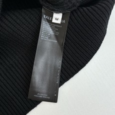 Balenciag*/巴黎Blcg 24FW 袖标编织圆领毛衣原10,600购入,定织新疆45支精纺羊毛 Balenciag*/巴黎Blcg 24FW 袖标编织圆领毛衣原10,600购入,定织新疆45支精纺羊毛