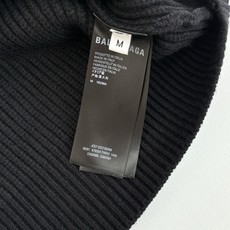 Balenciag*/巴黎Blcg 24FW 袖标编织开衫毛衣原16,800购入,定织新疆45支精纺羊毛 Balenciag*/巴黎Blcg 24FW 袖标编织开衫毛衣原16,800购入,定织新疆45支精纺羊毛