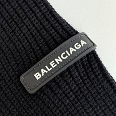 Balenciag*/巴黎Blcg 24FW 袖标编织开衫毛衣原16,800购入,定织新疆45支精纺羊毛 Balenciag*/巴黎Blcg 24FW 袖标编织开衫毛衣原16,800购入,定织新疆45支精纺羊毛