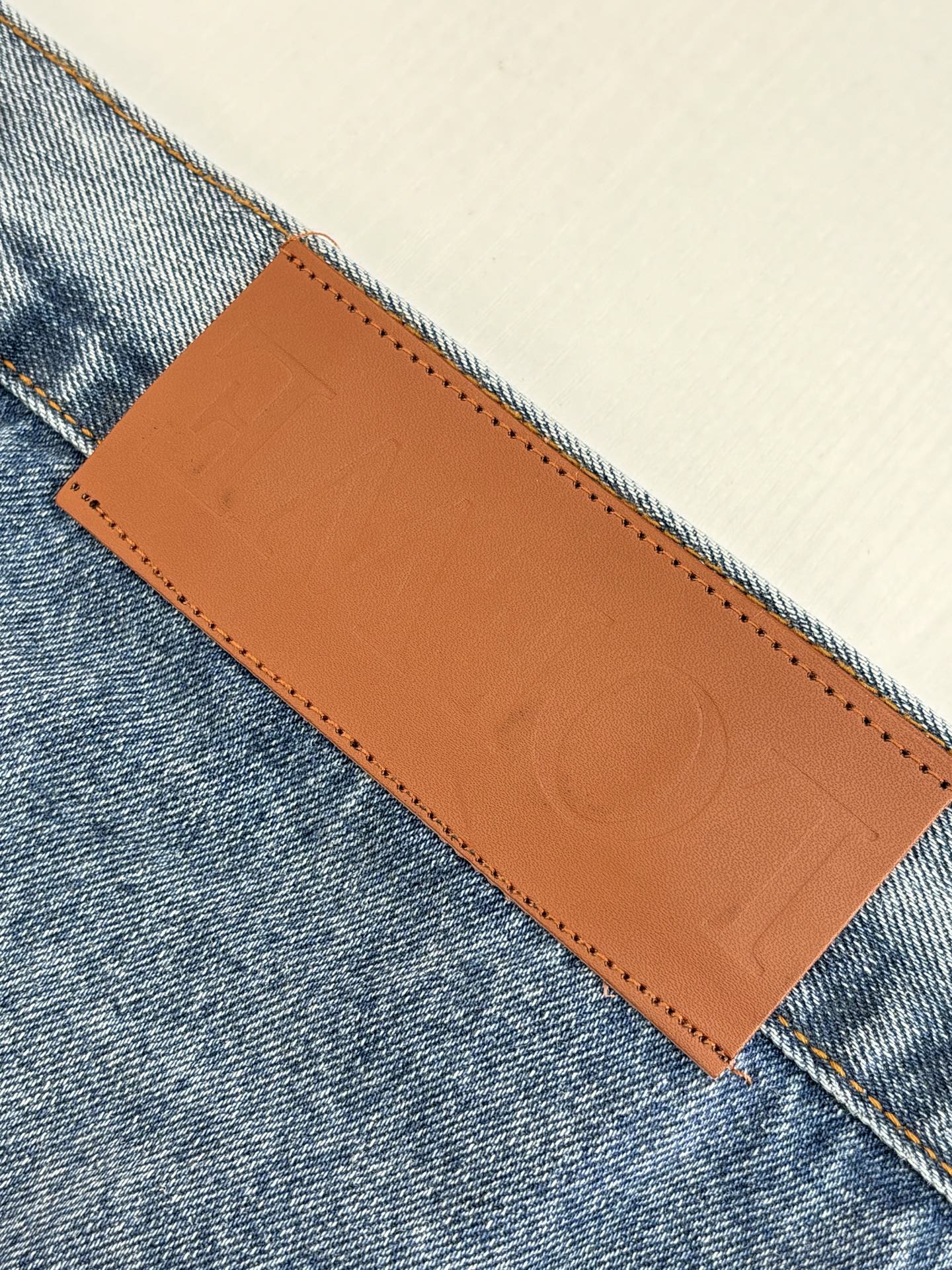 。（现货）Loew*/罗意威24Fw Anagram单宁牛仔外套采用黑底黑面 高密度加厚紧密双芯纱 舒适