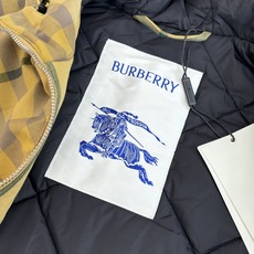 Burberr*/巴宝莉 斜格纹连帽拉链夹棉外套采用定织定染格纹面料,全身多处对位拼接操作,面料损耗极大 Burberr*/巴宝莉 斜格纹连帽拉链夹棉外套采用定织定染格纹面料,全身多处对位拼接操作,面料损耗极大