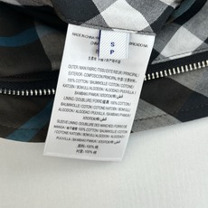 Burberr*/巴宝莉 斜格纹连帽拉链夹棉外套采用定织定染格纹面料,全身多处对位拼接操作,面料损耗极大 Burberr*/巴宝莉 斜格纹连帽拉链夹棉外套采用定织定染格纹面料,全身多处对位拼接操作,面料损耗极大