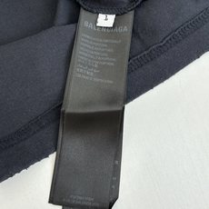Balenciag*/巴黎25ss融化字母印花短袖定织拉架罗纹对板同缸染色确保无色差,遵循原版工艺半微高 Balenciag*/巴黎25ss融化字母印花短袖定织拉架罗纹对板同缸染色确保无色差,遵循原版工艺半微高
